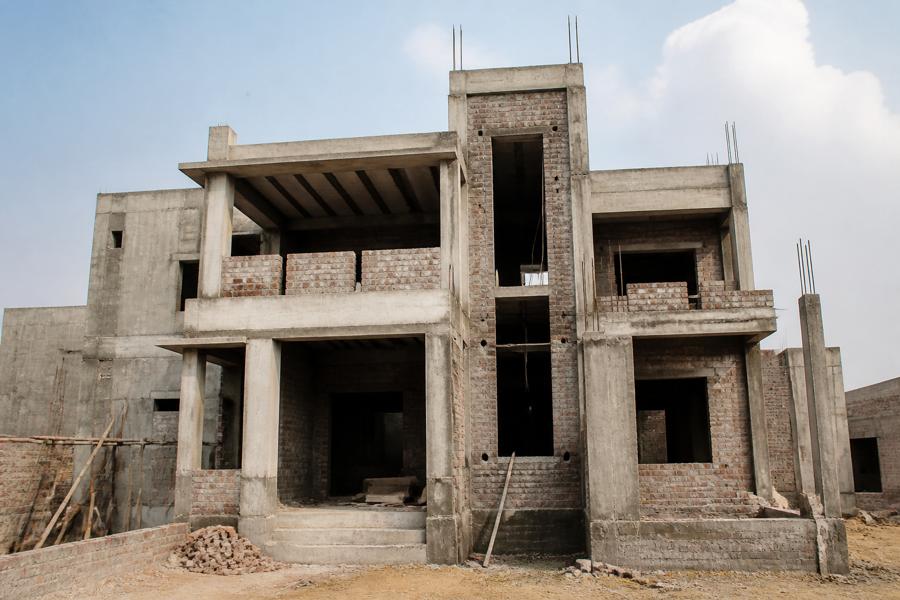 Building grey structure under construction